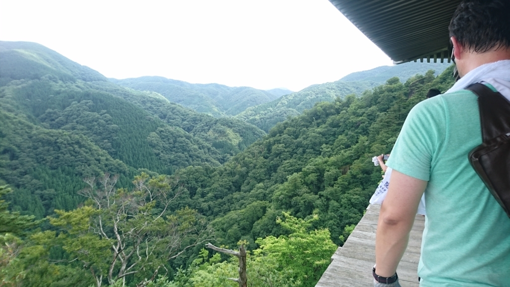 三仏寺投入れ堂への登山道の途中にある文殊堂