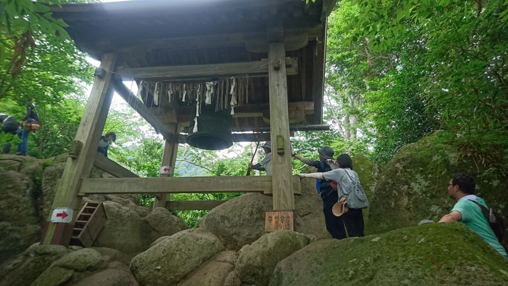 三仏寺の鐘楼堂
