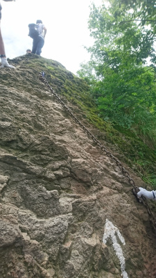三仏寺投入れ堂への登山道