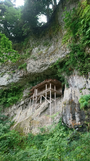 三仏寺投入れ堂