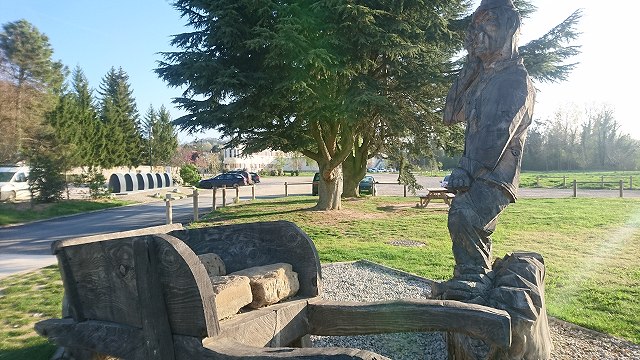 シュヴァルの理想宮はピカソも絶賛 孤独の建築 への行き方と見どころ こまだこまのロバの耳ブログ シュヴァルの理想宮はピカソも絶賛 孤独の建築 への行き方と見どころ こまだこまのロバの耳ブログ