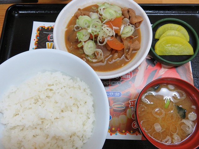 平和島競艇場「かちふね亭」のもつ煮込み定食