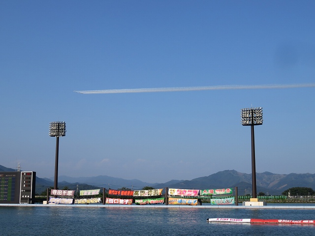 桐生競艇場から見たブルーインパルス