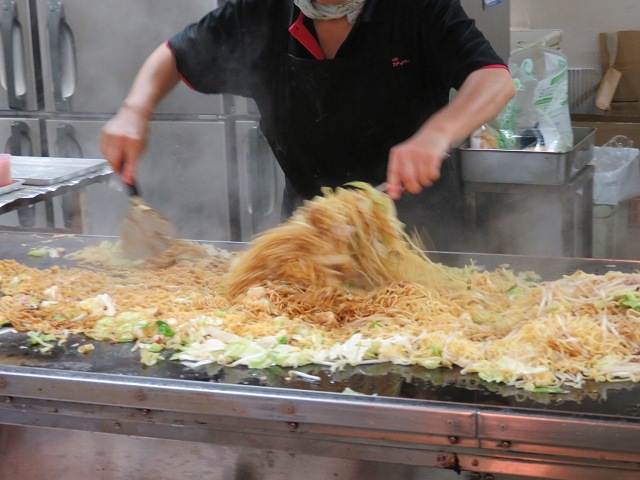 桐生競艇場の鉄板焼き「あれこれ」の焼きそば