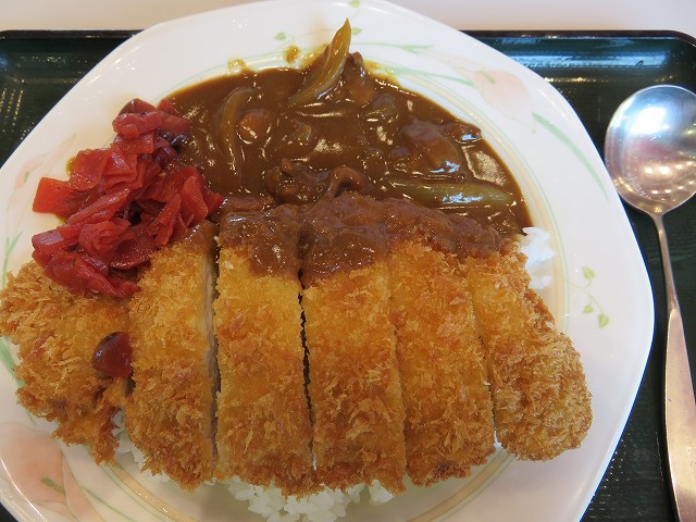 桐生競艇場「こめ蔵」のカツカレー