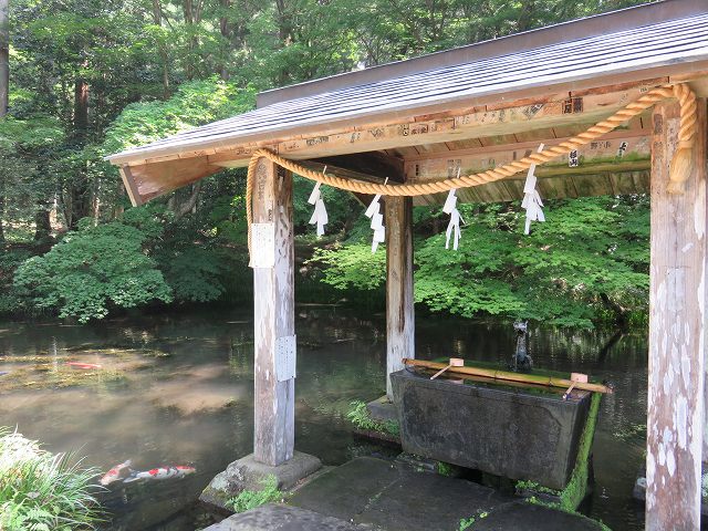 三夜沢赤城神社の手水舎