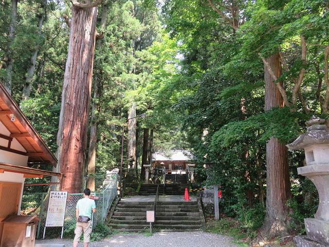 三夜沢赤城神社の境内