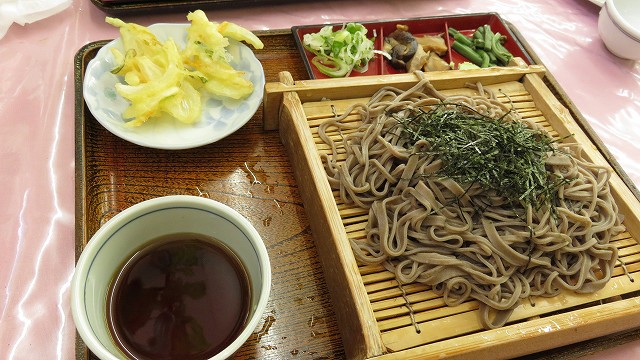 赤城山の大沼近くの食堂の蕎麦