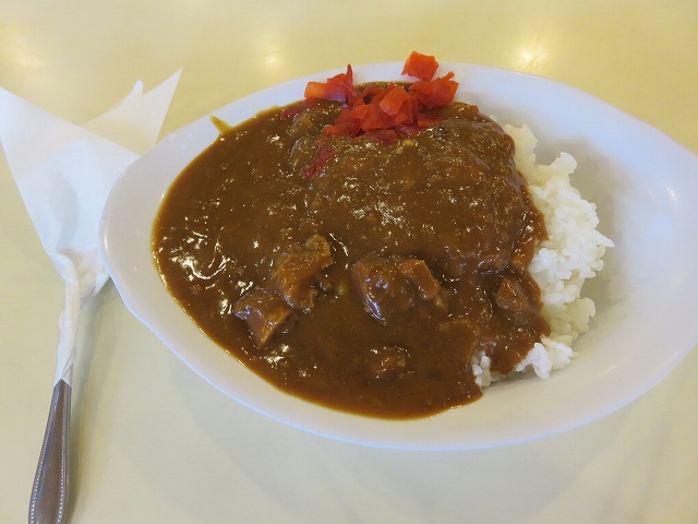 児島競艇場2階食堂「サルビア」のカツカレー