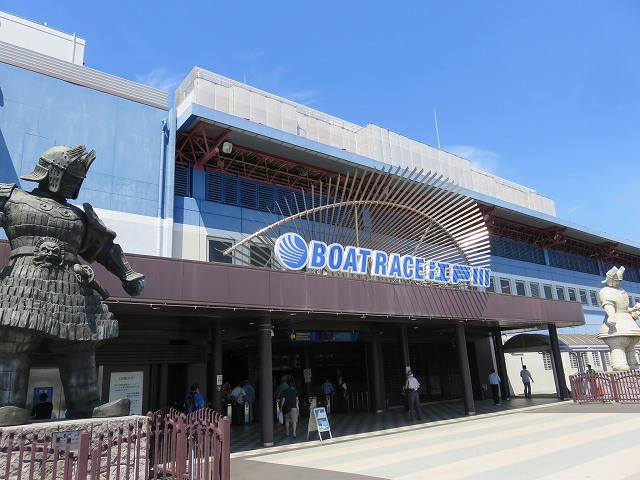 江戸川競艇場の入り口