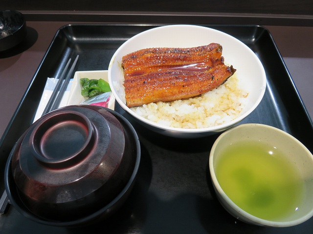 浜名湖競艇場ロイヤルルームのレストラン「シャトーレ」のうな丼