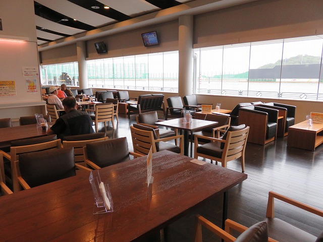 大村競艇場1階の「ビューイングカフェ」