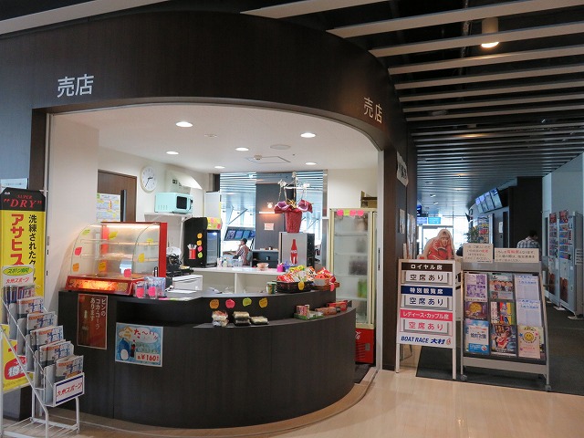 大村競艇場2階の売店