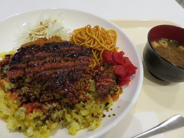 大村競艇場1階フードコートカモメ食堂のトルコライス