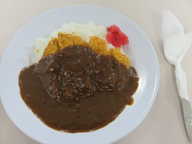 からつ競艇場のレストラン「ホワイト」のカツカレー