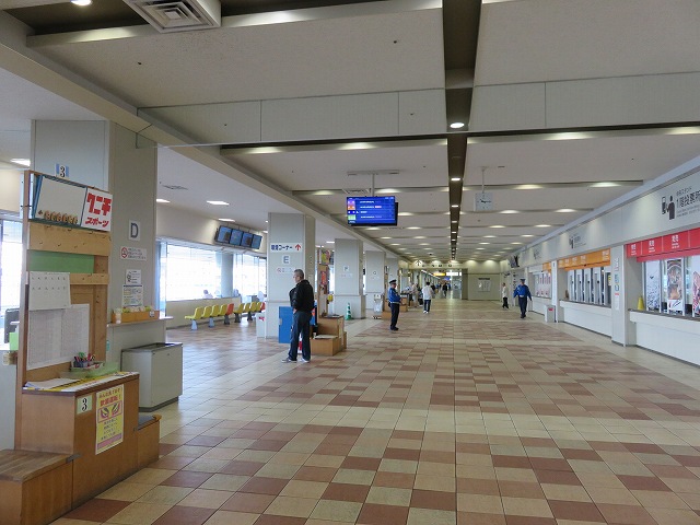 福岡競艇場の1階投票所