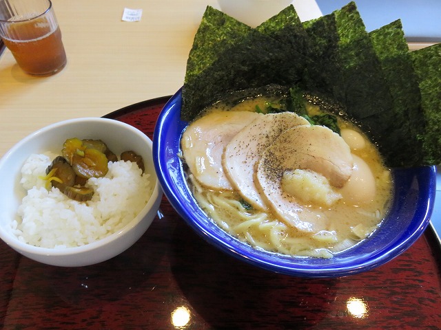 江戸川競艇場前の麺処ろく亭のスペシャルラーメン