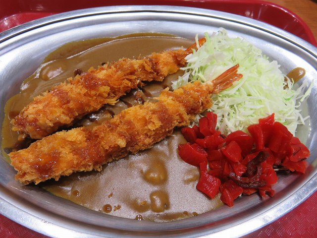 蒲郡競艇場内「まる勝つ屋」のエビフライカレー