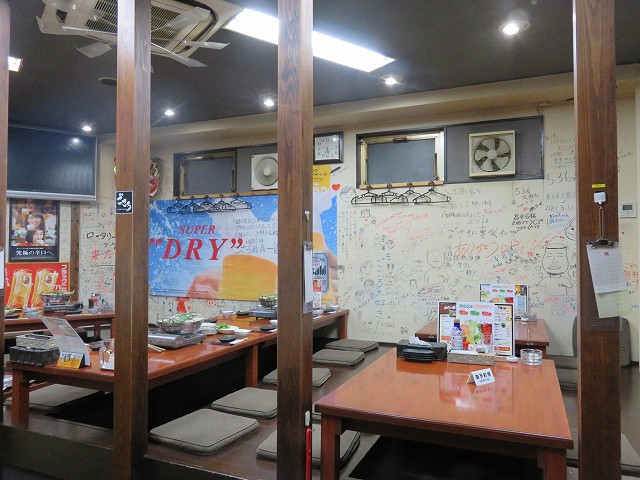 戸田公園駅近くの居酒屋「ごさろ」の店内