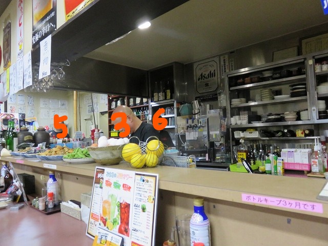 戸田公園駅近くの居酒屋「ごさろ」のカウンター