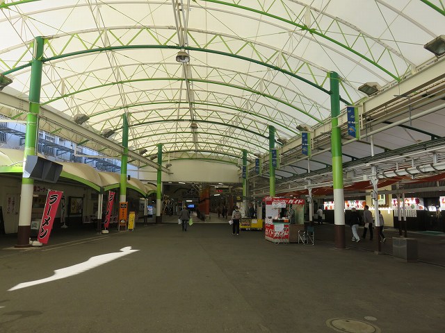 多摩川競艇場1階正面入り口