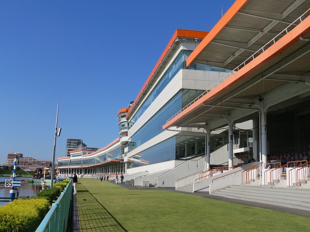多摩川競艇場のスタンド