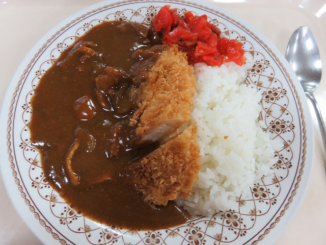 多摩川競艇場の1階レストラン「ウェイキー」のカツカレー