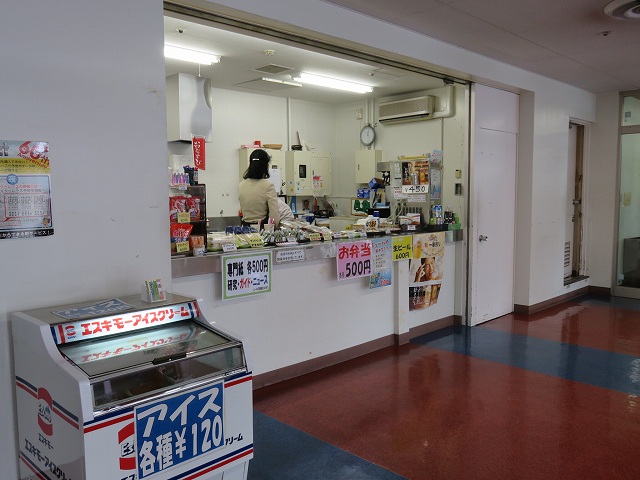 平和島競艇場4階指定席フロアの売店