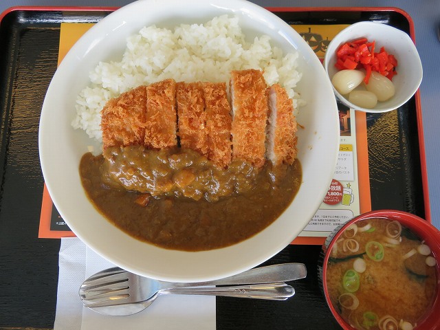 平和島競艇場の4階指定席フロアの「定食屋 膳」のキーマ風ロースカツカレー