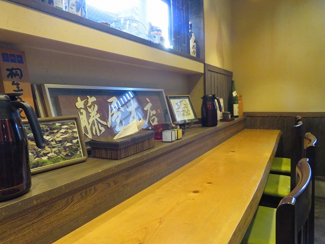 桐生市のうどん屋「藤屋本店」のカウンター