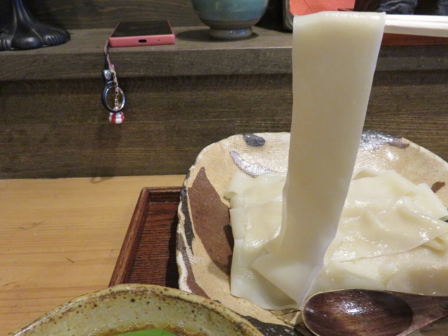 桐生市のうどん屋「藤屋本店」のひもかわうどん