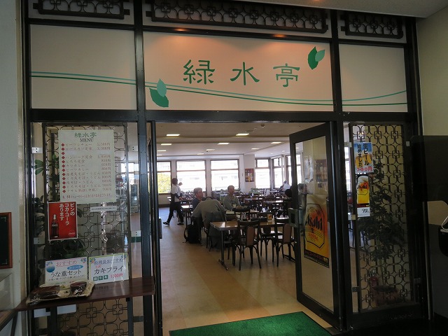 多摩川競艇場の指定席のレストラン「緑水亭」
