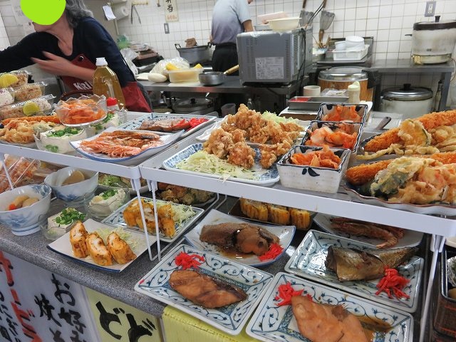 津競艇場の1階食堂「YAMAGUCHI屋」のお惣菜