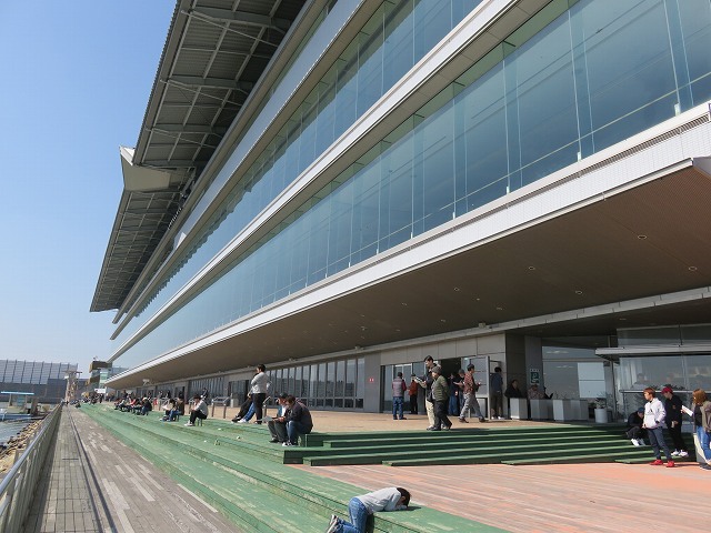 津競艇場のスタンド
