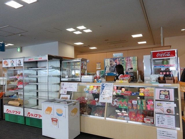 津競艇場の指定席フロア内の売店