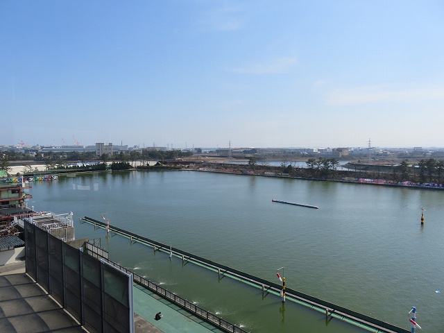 津競艇場の2マーク側水面