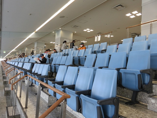 津競艇場の3階一般席
