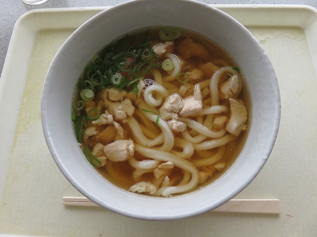 津競艇場3階食堂の「味どころ御飯艇」の鳥なんばうどん