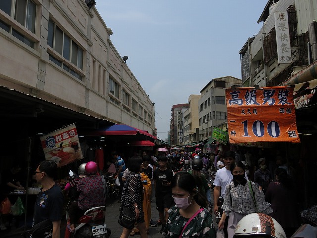 鹿港の第一市場の周りの通り
