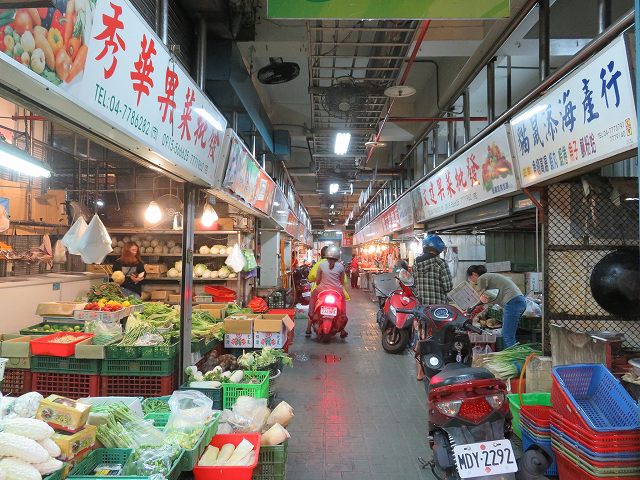 鹿港の第一市場の中