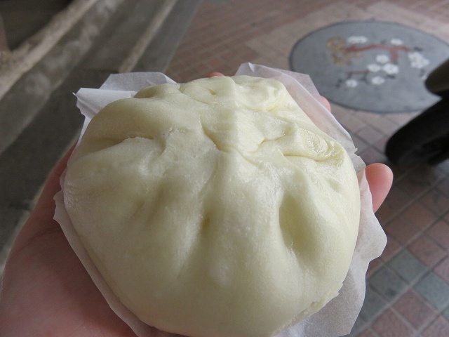 鹿港の名物「阿振肉包」の肉まん
