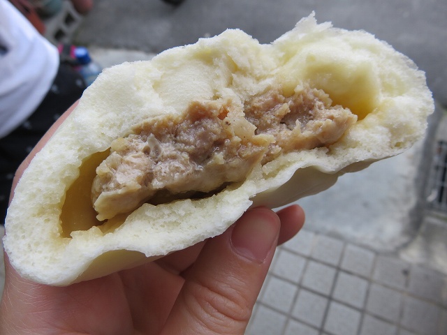 鹿港の名物「阿振肉包」の肉まん