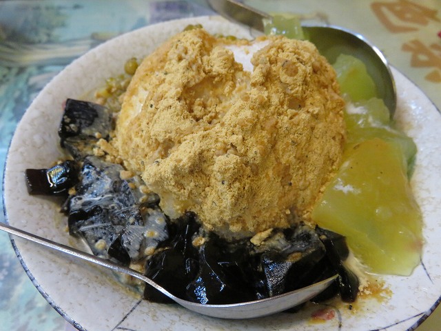 鹿港のカフェ「怡古斎人文茶館」のかき氷
