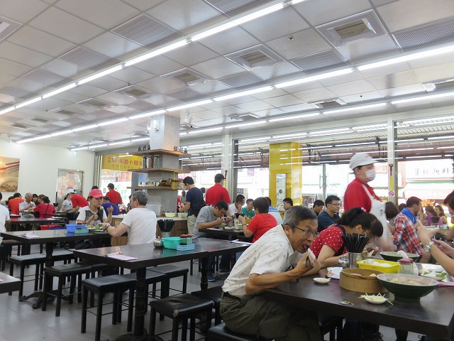 台南の「上海味道小籠湯包」の店内