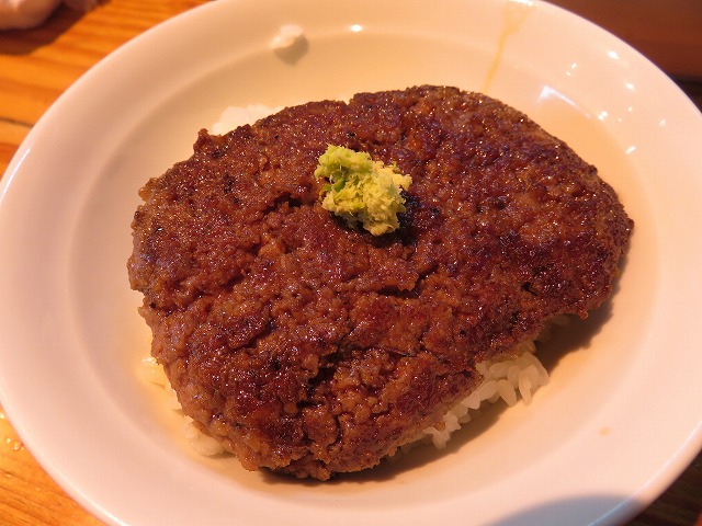 らーめん芝浜の「歌丸」セットのハンバーグ丼