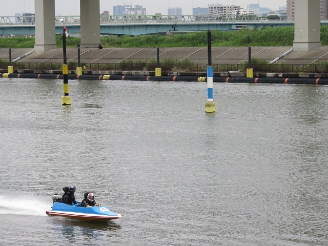 江戸川競艇場のペアボートのようす