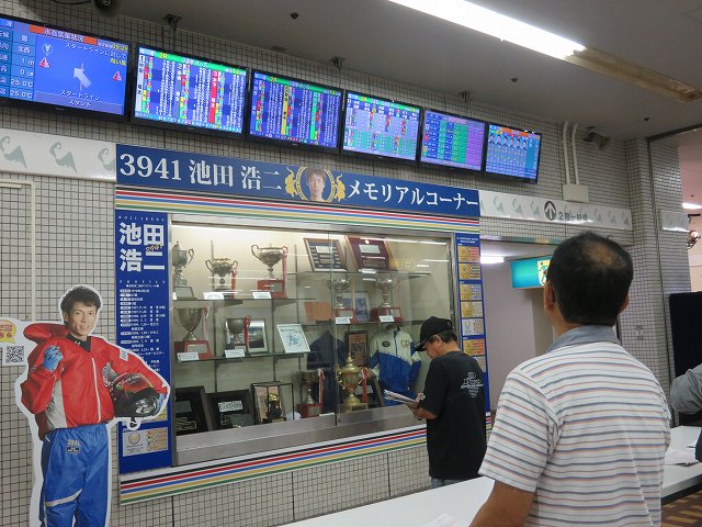 常滑競艇場1階のメモリアルコーナー