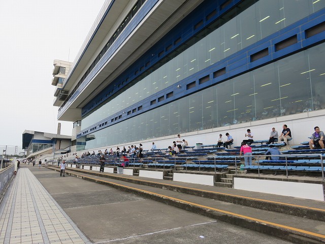 常滑競艇場の外のスタンド