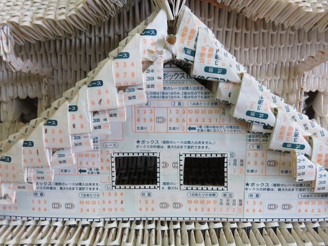 常滑競艇場2階に展示されている、使用済みマークシートで作られた名古屋城