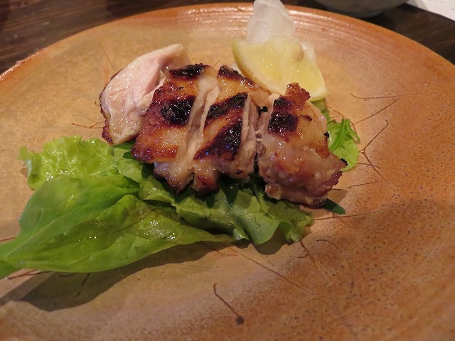 常滑市の居酒屋「よなよな」の三河赤鶏の塩麴焼き